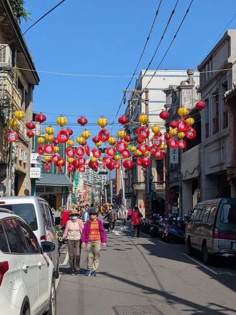 It was relatively quiet in Dihua Old Street that morning… 

