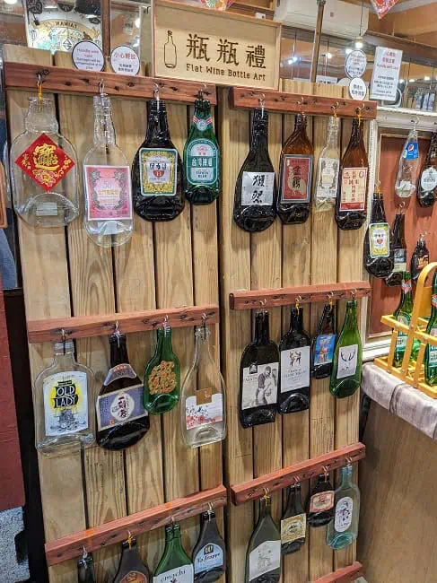 Flat bottle art
