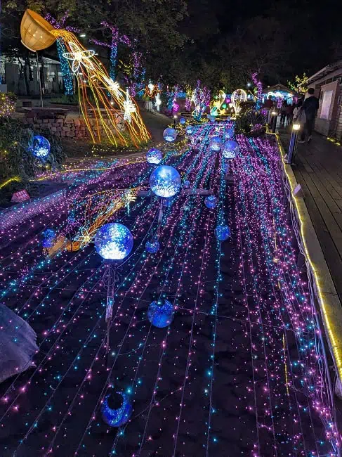 Tanweigou Hot Spring Park at night