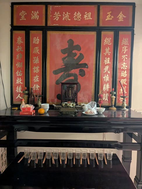 Paying respect to the Lai ancestors
