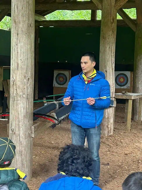 Explaining to Cubs how an arrow works
